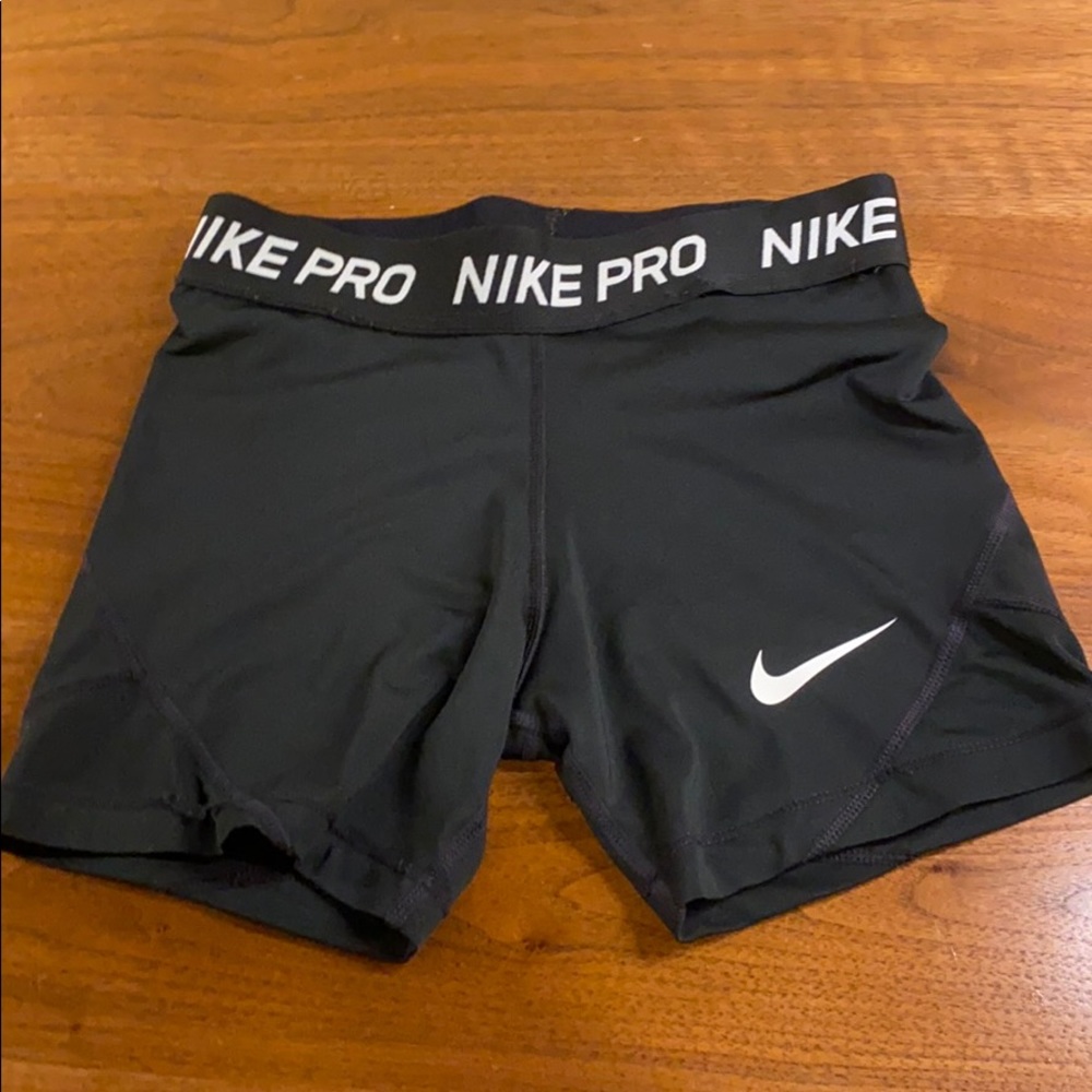 girls nike pro